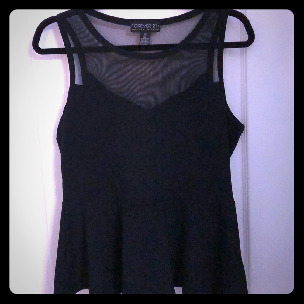 Short sleeved top